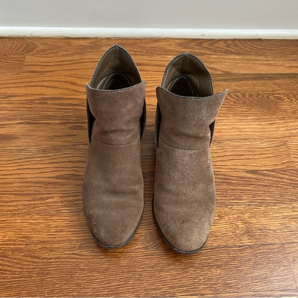 Me Too Brown Suede Leather Booties Sz 6.5 - Picture 3 of 9
